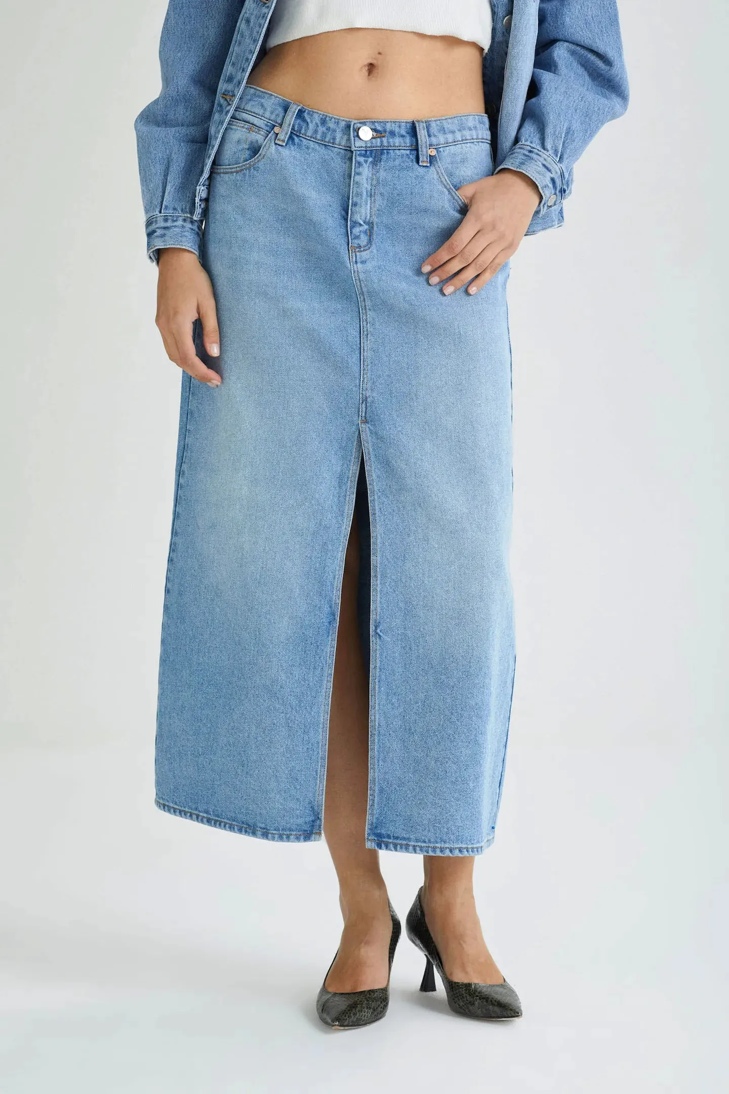 Abrand 99 Low Maxi Skirt - Sylvie Distressed Light Denim