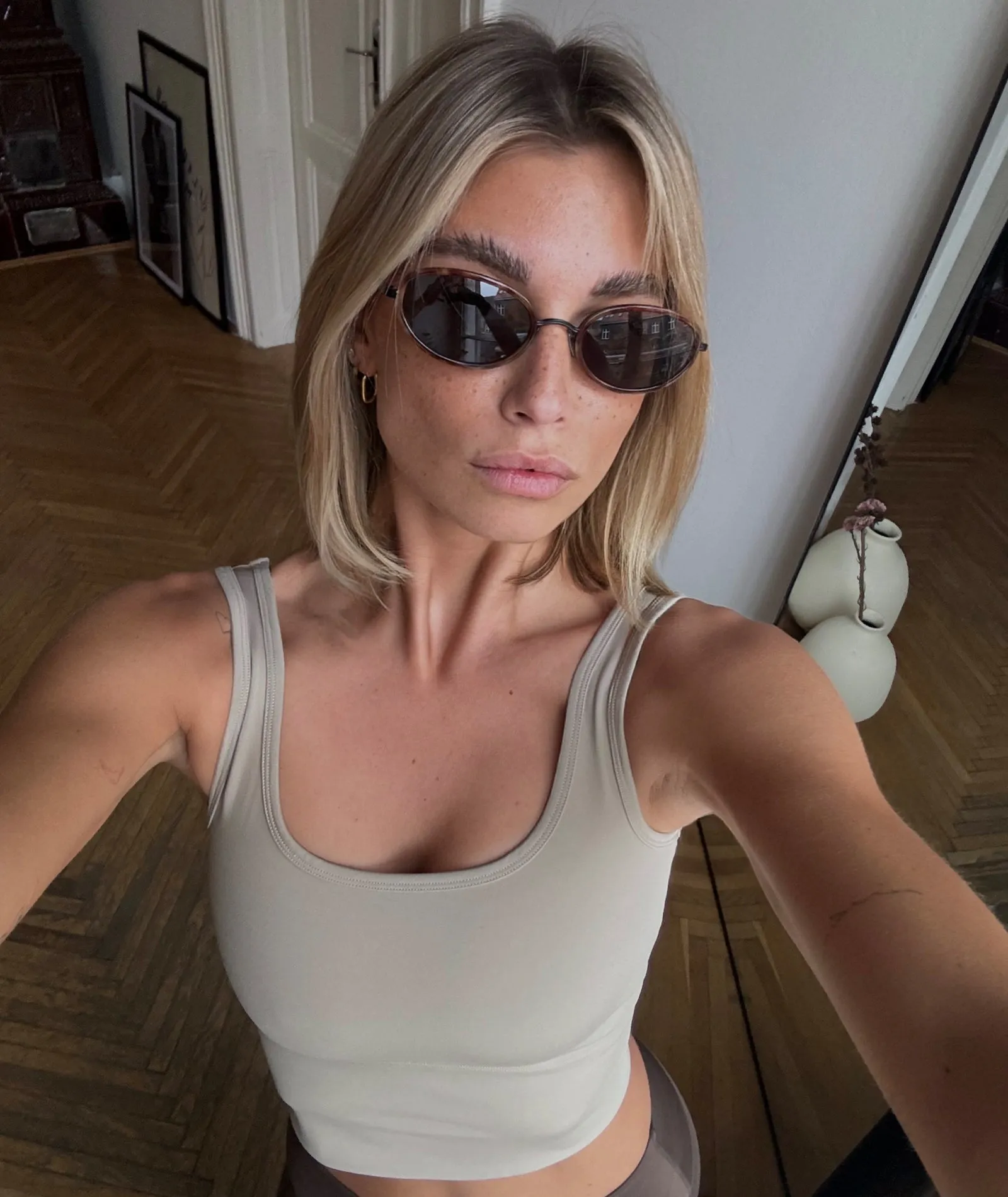 CROPPED TANK - TAUPE