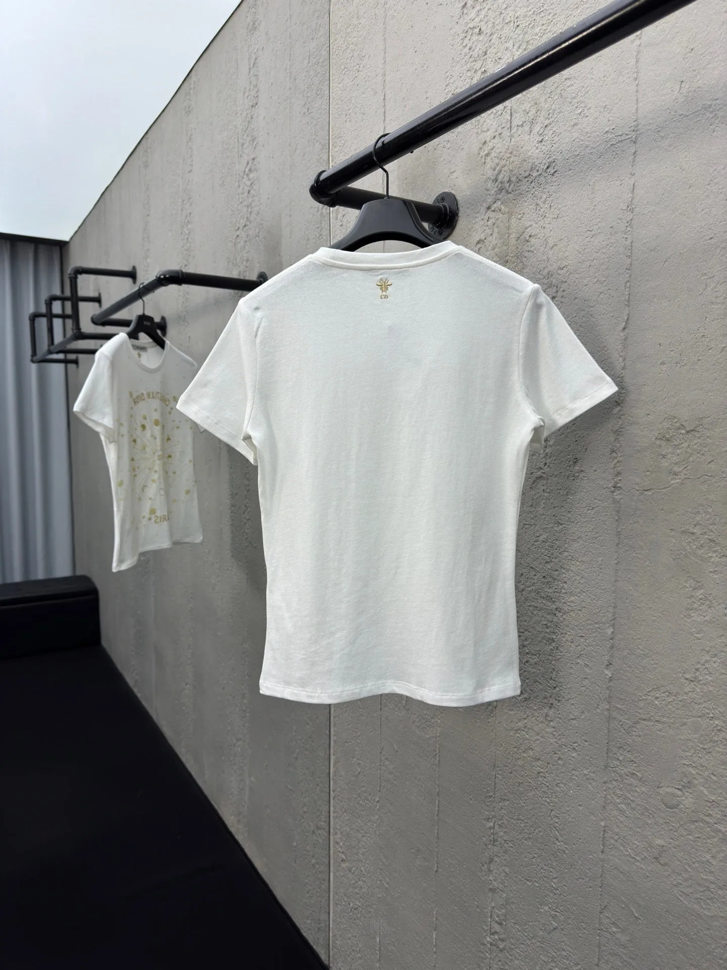 Gold thread embroidered short sleeves