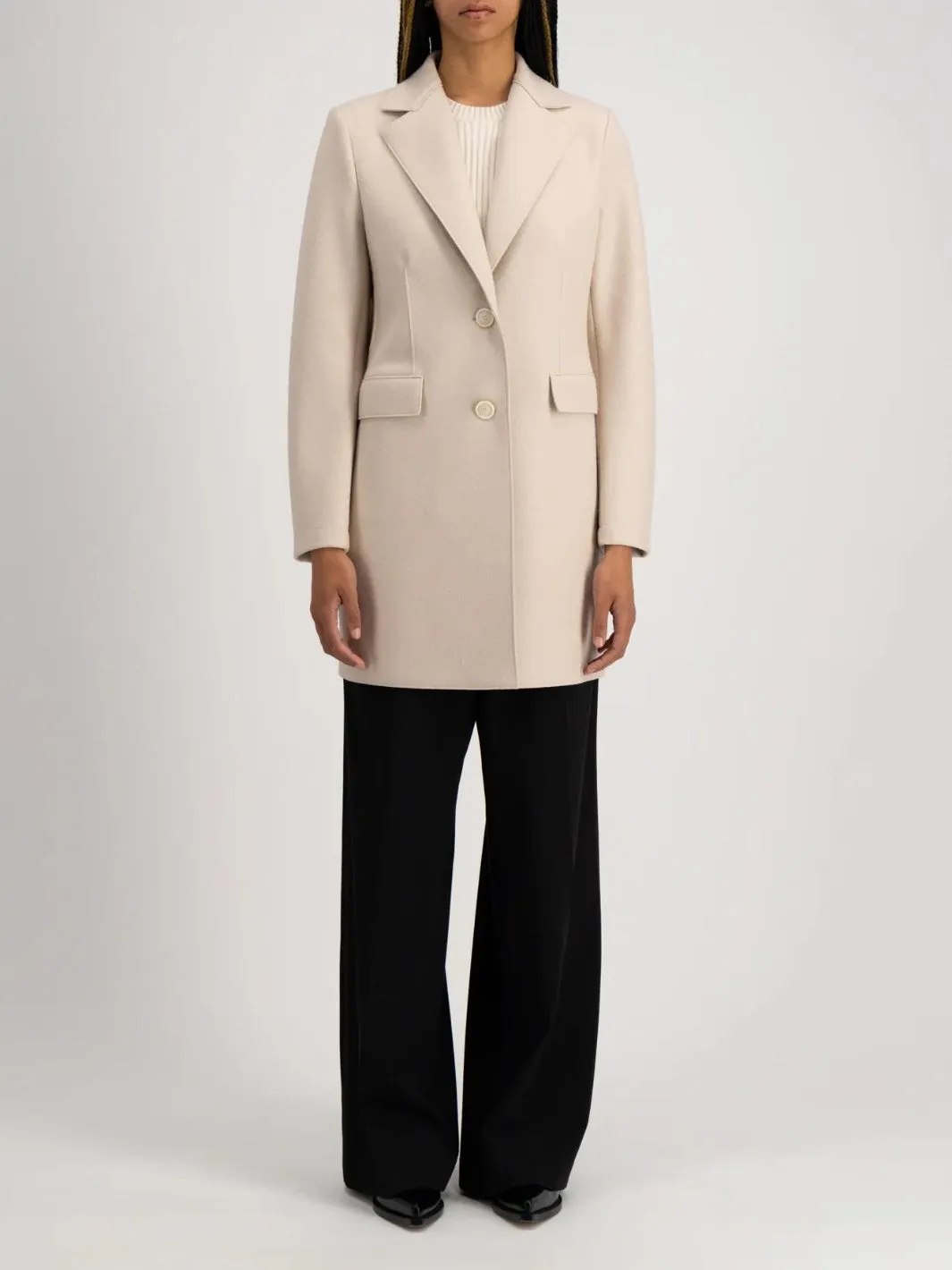 SHORT COAT LIGHT PRESSED WOOL Kremfarget