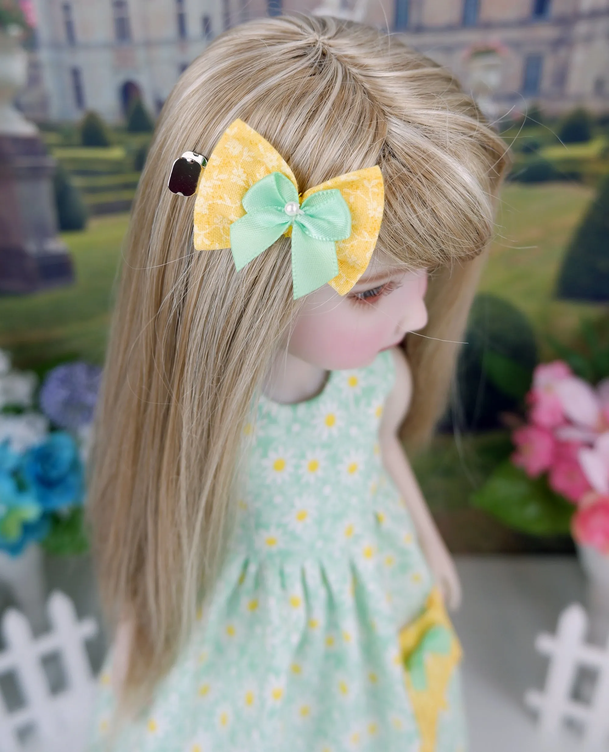 Simple Daisy - dress with shoes for Ruby Red Fashion Friends doll