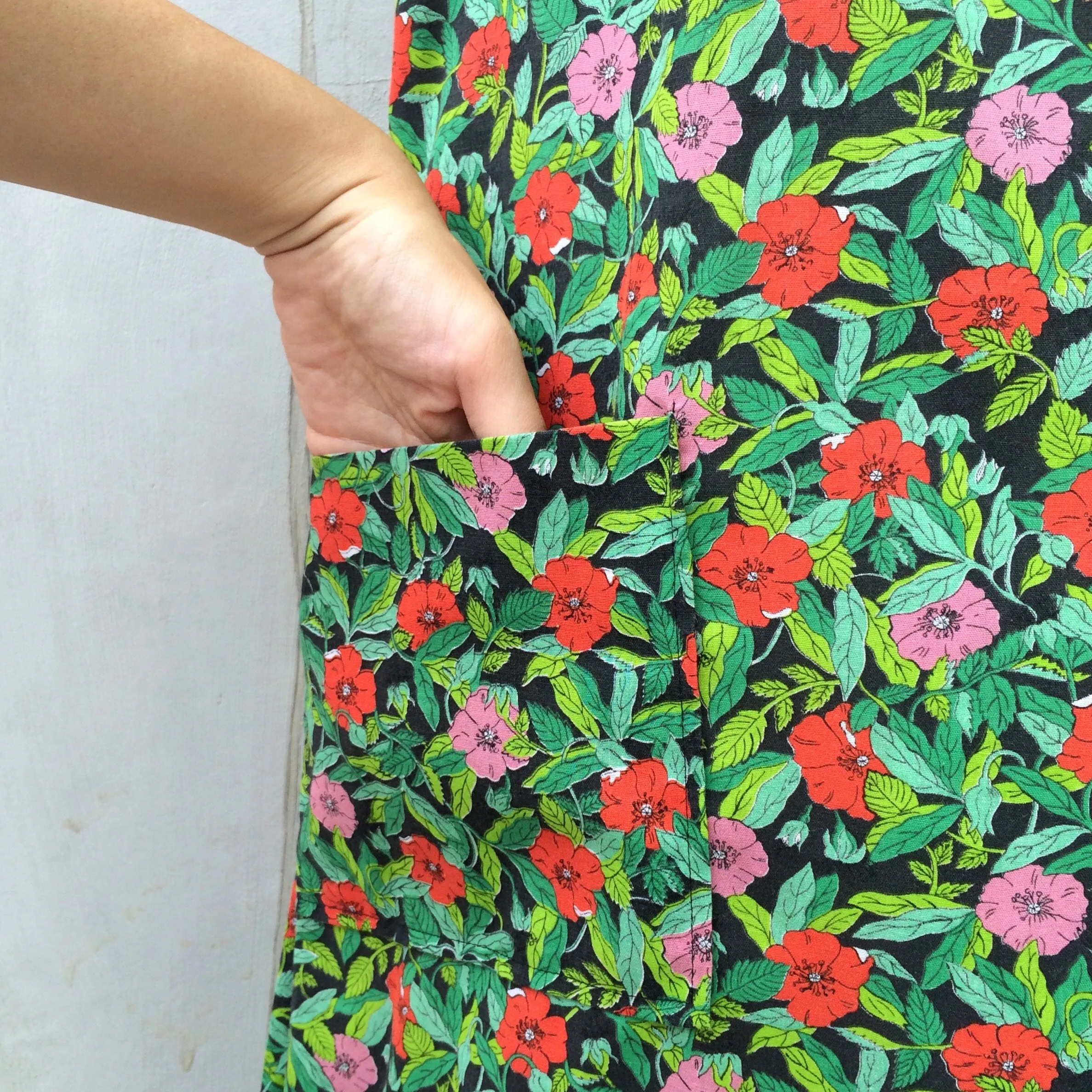 Sunny Safari | Vintage 1970s 1980s Tropical Jungle Leaf floral Sun Dress