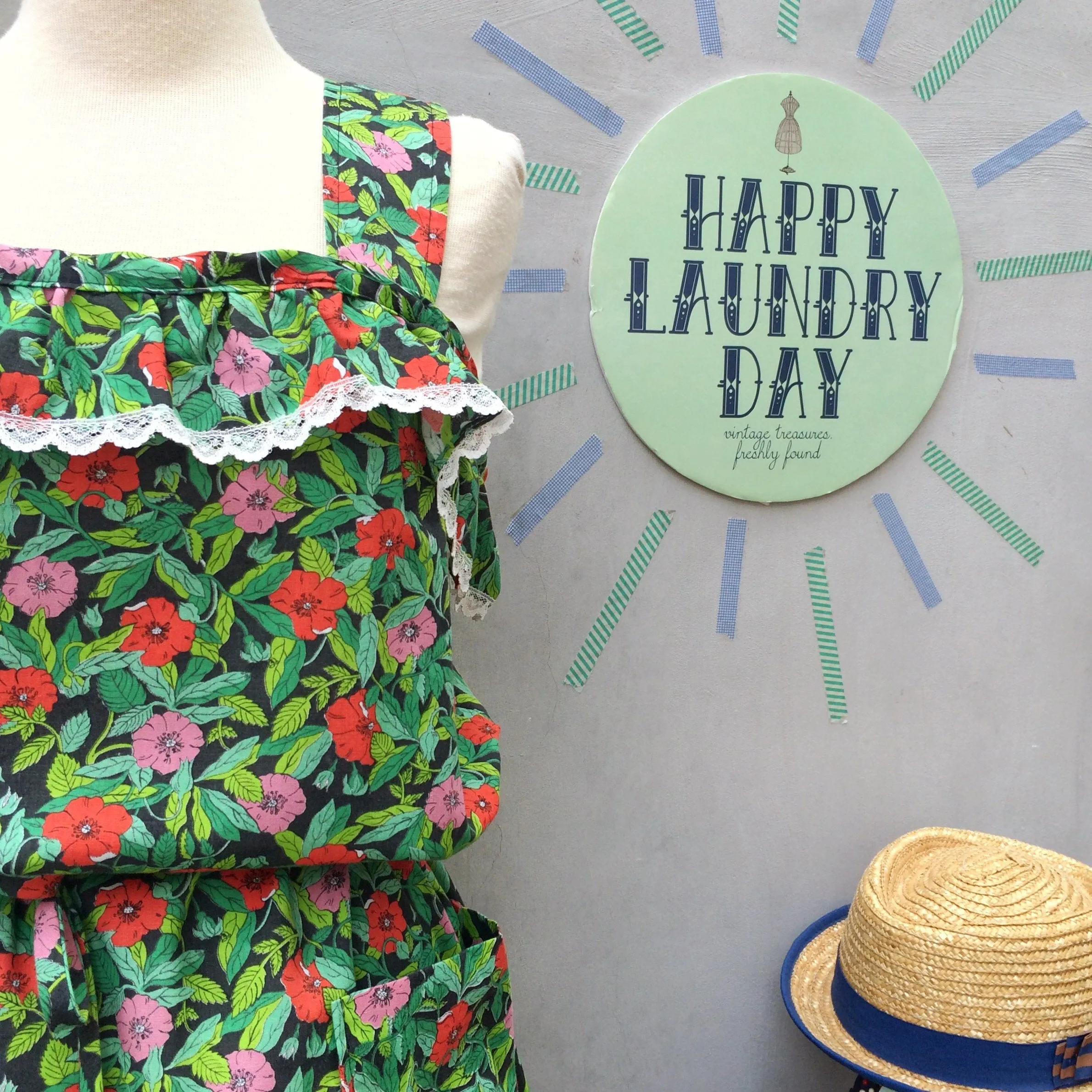 Sunny Safari | Vintage 1970s 1980s Tropical Jungle Leaf floral Sun Dress